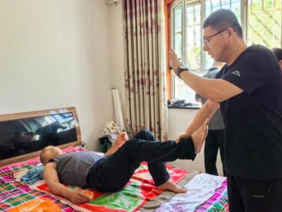乌苏市残联组织医疗团队第二轮上门